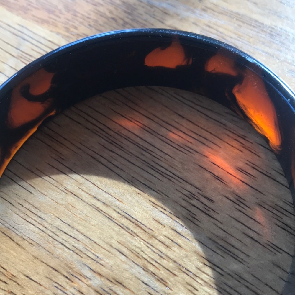 Tortoise Bangle - Picture 2 of 3